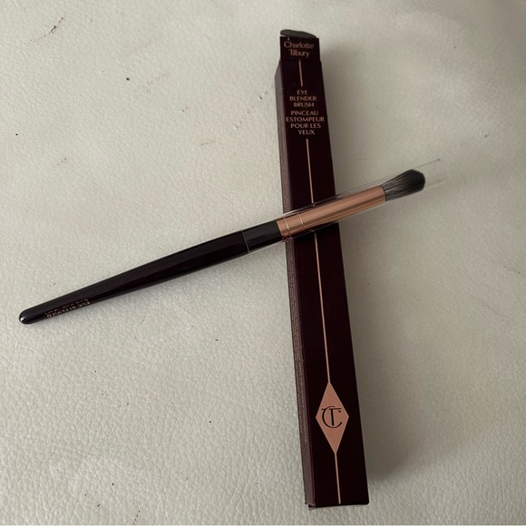 Charlotte tilbury eye blender brush - Picture 2 of 3
